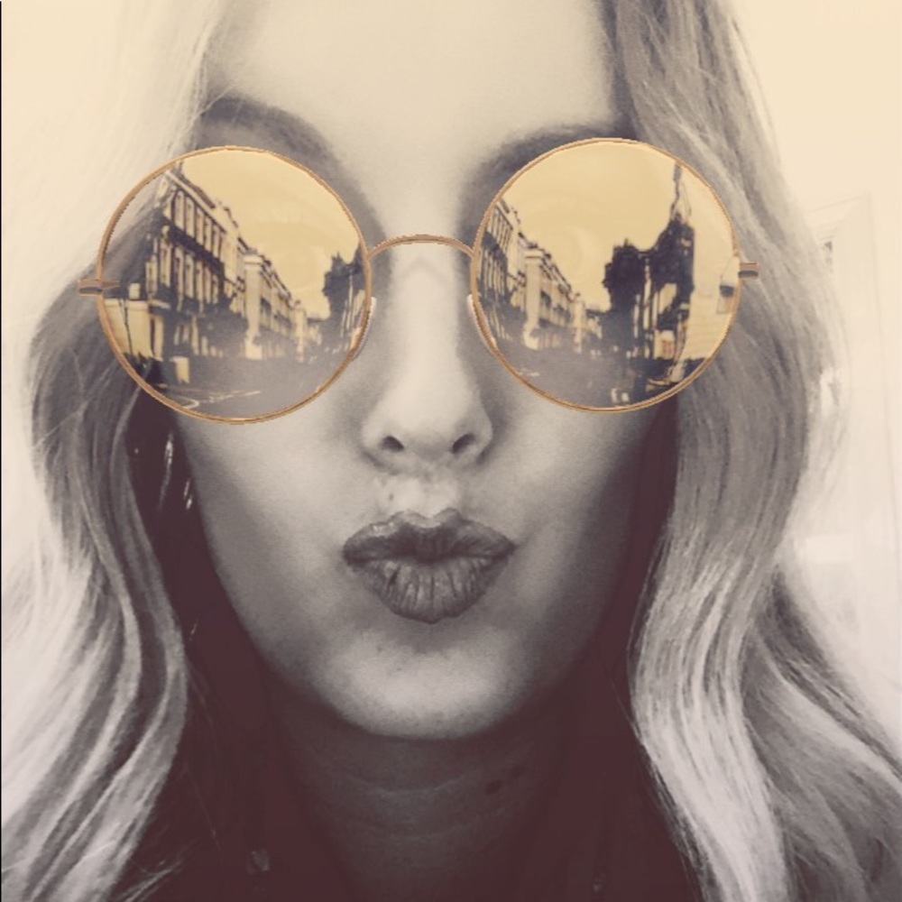 Meet your Posher, Holly